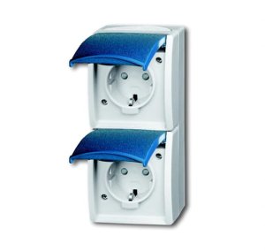 Busch-Jäger 20-02 EBW-53 ocean® (IP 44), SCHUKO® Steckdosen, Steckdose mit Klappdeckel, senkrecht, 2-fach, erh. Berührungsschutz, grau/blaugrün (2084-0-0719)