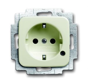 Busch-Jäger 20 EUCBL-212 Busch-Duro 2000® SI, SCHUKO® Steckdosen, Steckdose mit LED-Kontrolllicht, weiß, weiß (2013-0-5280)
