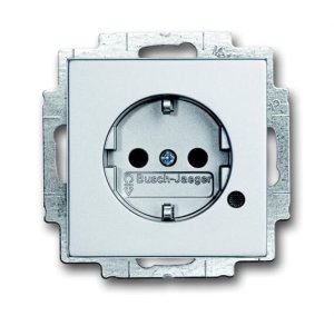 Busch-Jäger 20 EUCBL-83 future® linear, SCHUKO® Steckdosen, Steckdose mit LED-Kontrolllicht, alusilber (2013-0-5285)